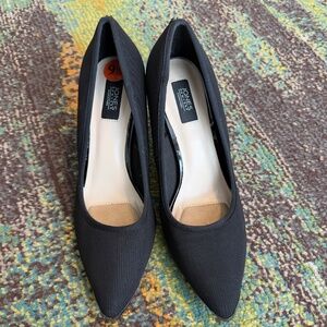 Women's black Jones New York Signature Belfry heels Size 9.5